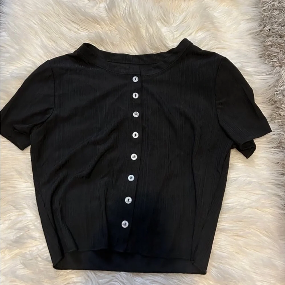 Black Cropped Button-Down Top - Picture 1 of 1